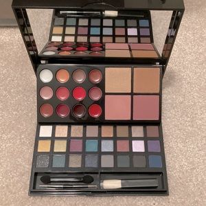 Avon makeup pallet